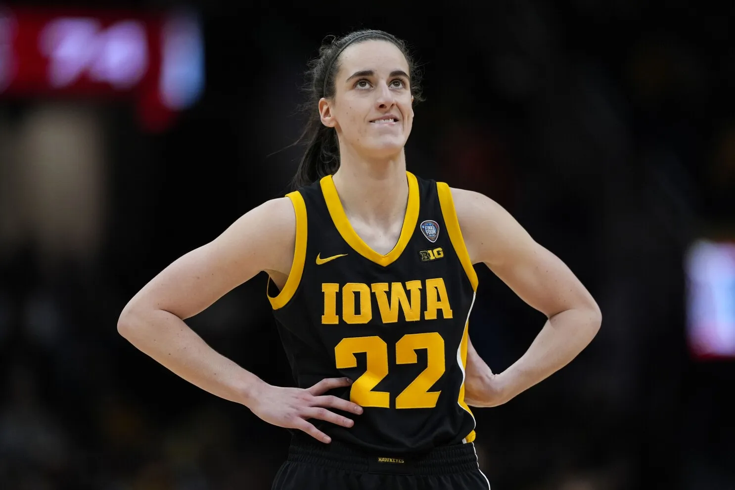 Iowa star Caitlin Clark pours in 30 points in final NCAA game but Hawkeyes  fall to South Carolina | AP News