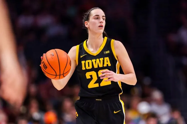 Caitlin Clark scores 44 points as No. 3 Iowa Hawkeyes beat No. 8 Virginia  Tech 80-76 | Sports | kwwl.com