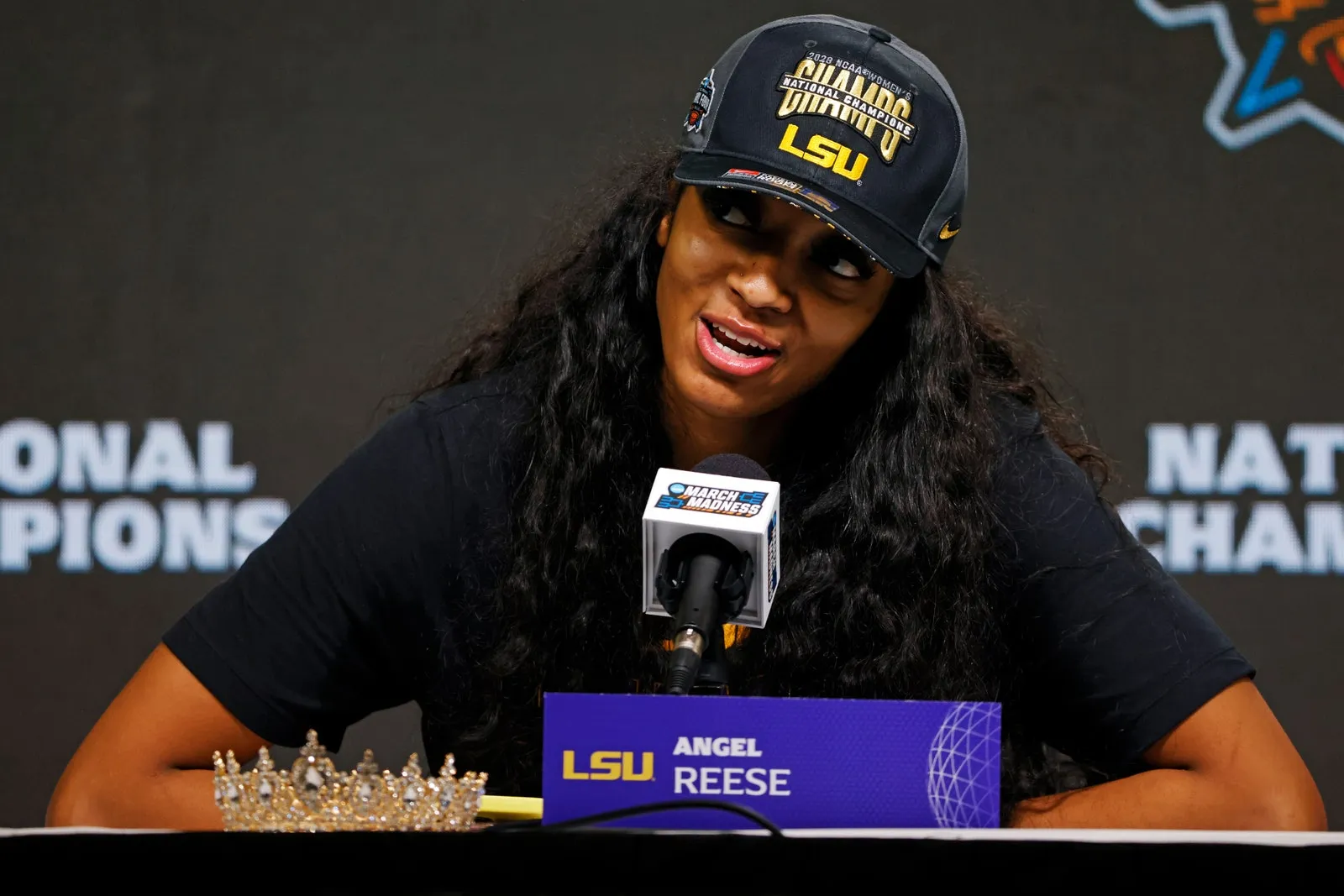 LSU's Angel Reese Isn't Apologizing to Caitlin Clark, and She Doesn't Have  To | Teen Vogue