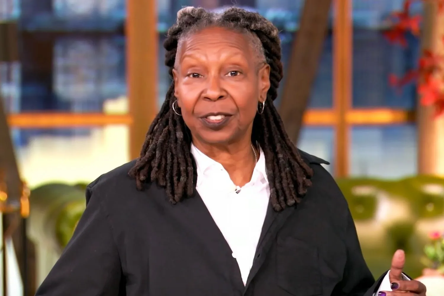 Whoopi Golberg warns 'The View' cohosts after ripping paper, throwing it on  floor