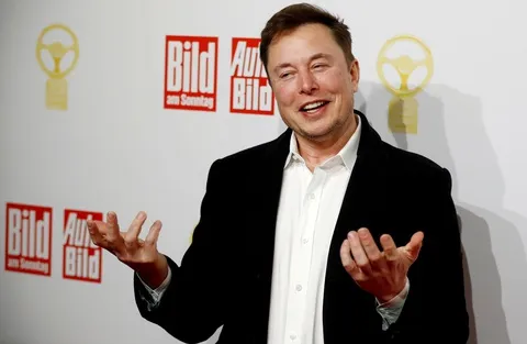 Tài sản của tỉ phú giàu nhất thế giới Elon Musk vượt 302 tỉ USD - Tuổi Trẻ  Online