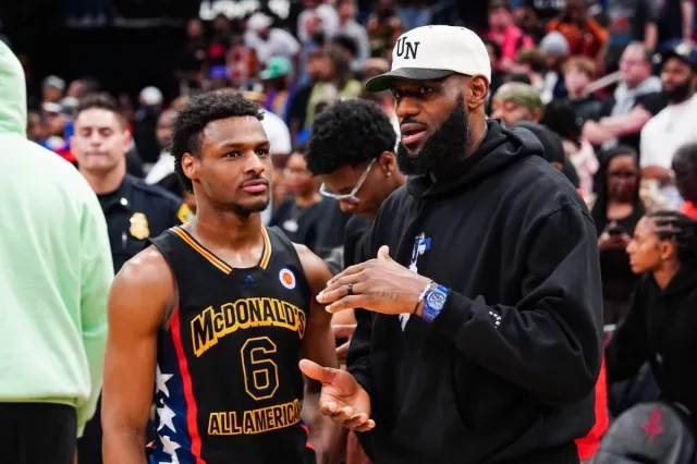 Bronny James gia nhập Lakers, cùng 'ông bố' siêu sao làm nên lịch sử NBA